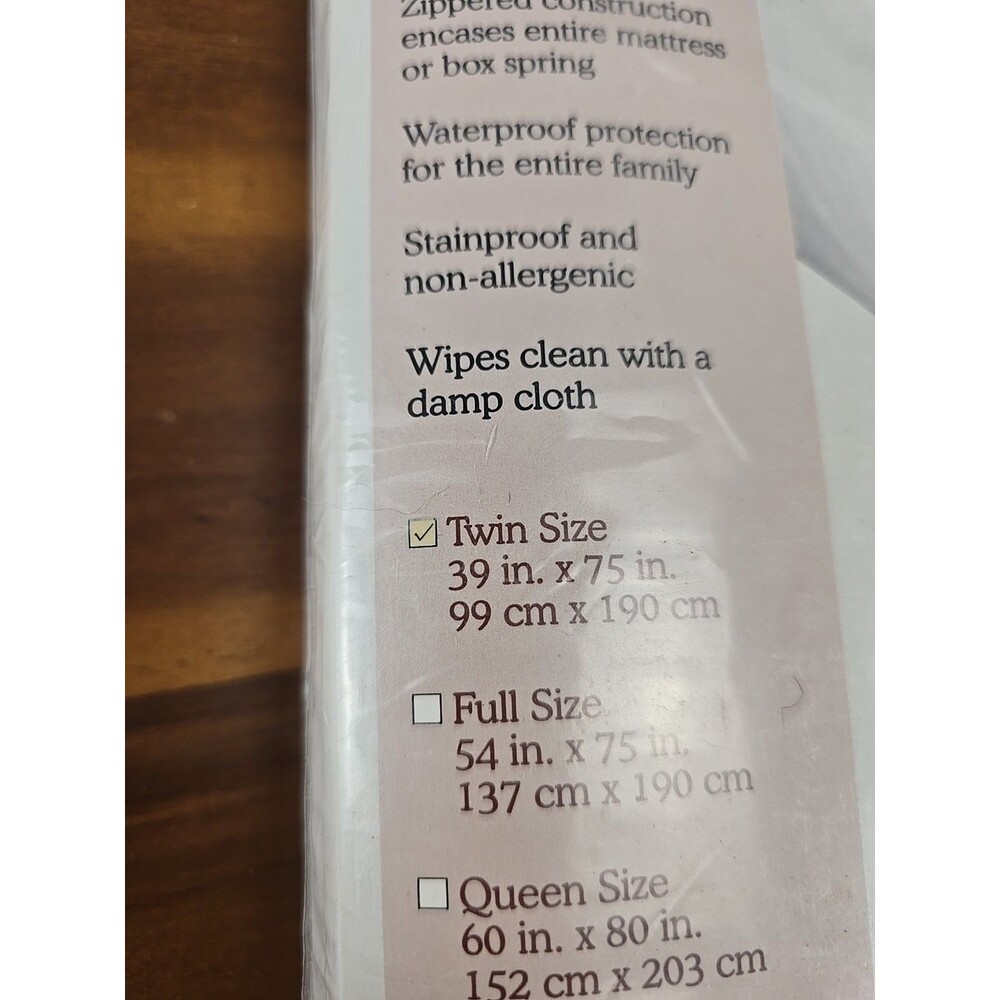 New Mattress Cover Waterproof Zippered Twin Sz 39x75 Wonderfil Bed Bug Protector - Picture 2 of 4